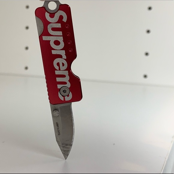 Supreme Quiet Carry Knife Red - Picture 2 of 4